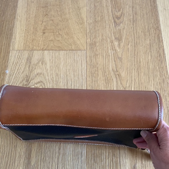 Dooney & Burke clutch and cross body bag - Picture 7 of 12